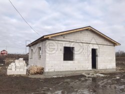 Объект незавершенного строительства и земельный участок в Ленинградской обл. 
