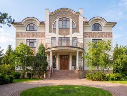 Жилой дом - 1 834,5 кв. м, земельный участок - 3 900 кв. м, адрес: Московская область, Одинцовский…